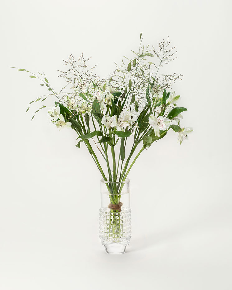 Alstroemeria med gräs